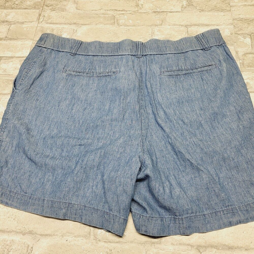 Women's Talbots Chambray Shorts Size 14 Lightweight Blue Pockets - Picture 3 of 5